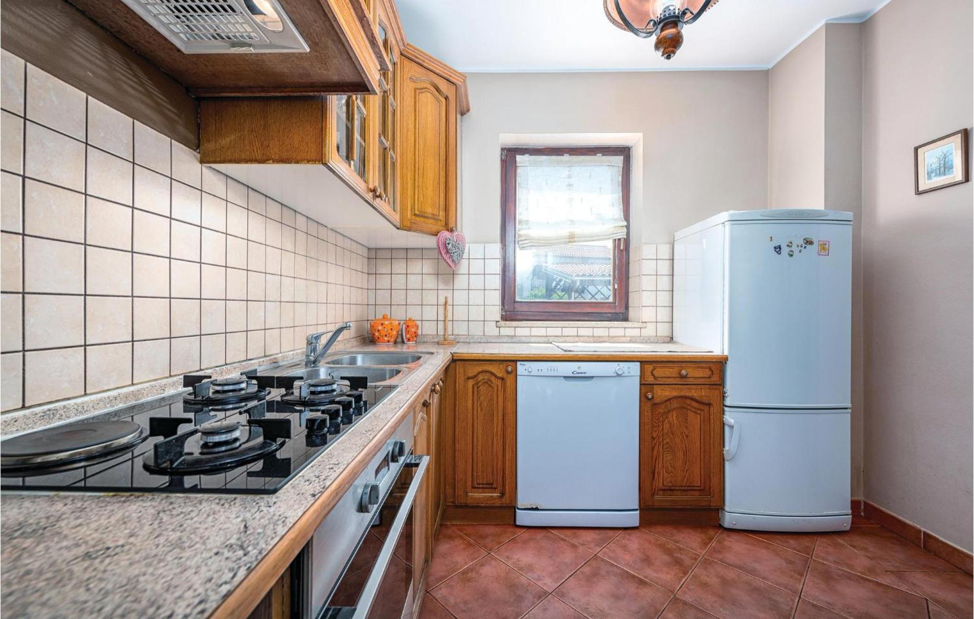 Stunning Apartment In Rovinj With Kitchen Exterior foto